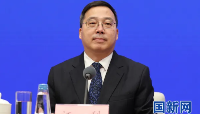 民法典明確多數(shù)業(yè)主同意即可，住建部：推動(dòng)老舊小區(qū)加裝電梯，探索“物業(yè)+養(yǎng)老”新模式(圖1)