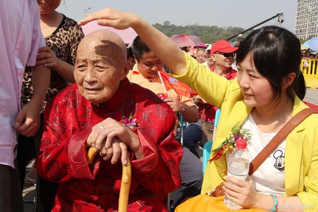 成都養(yǎng)老觀察：責(zé)任與義務(wù)，未來養(yǎng)老院能否代替子女盡孝？(圖3)