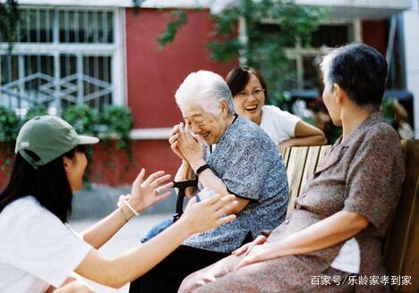 養(yǎng)老院雖好，但家庭照護床位更不賴，新型養(yǎng)老模式，多重選擇(圖1)